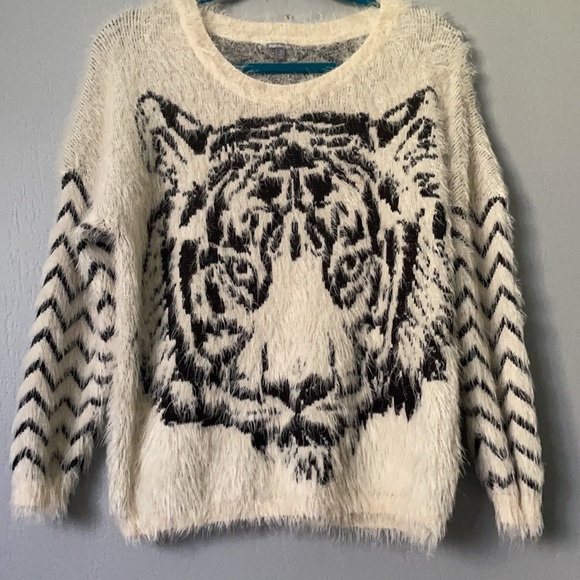Tiger Sweater - Picture 1 of 4